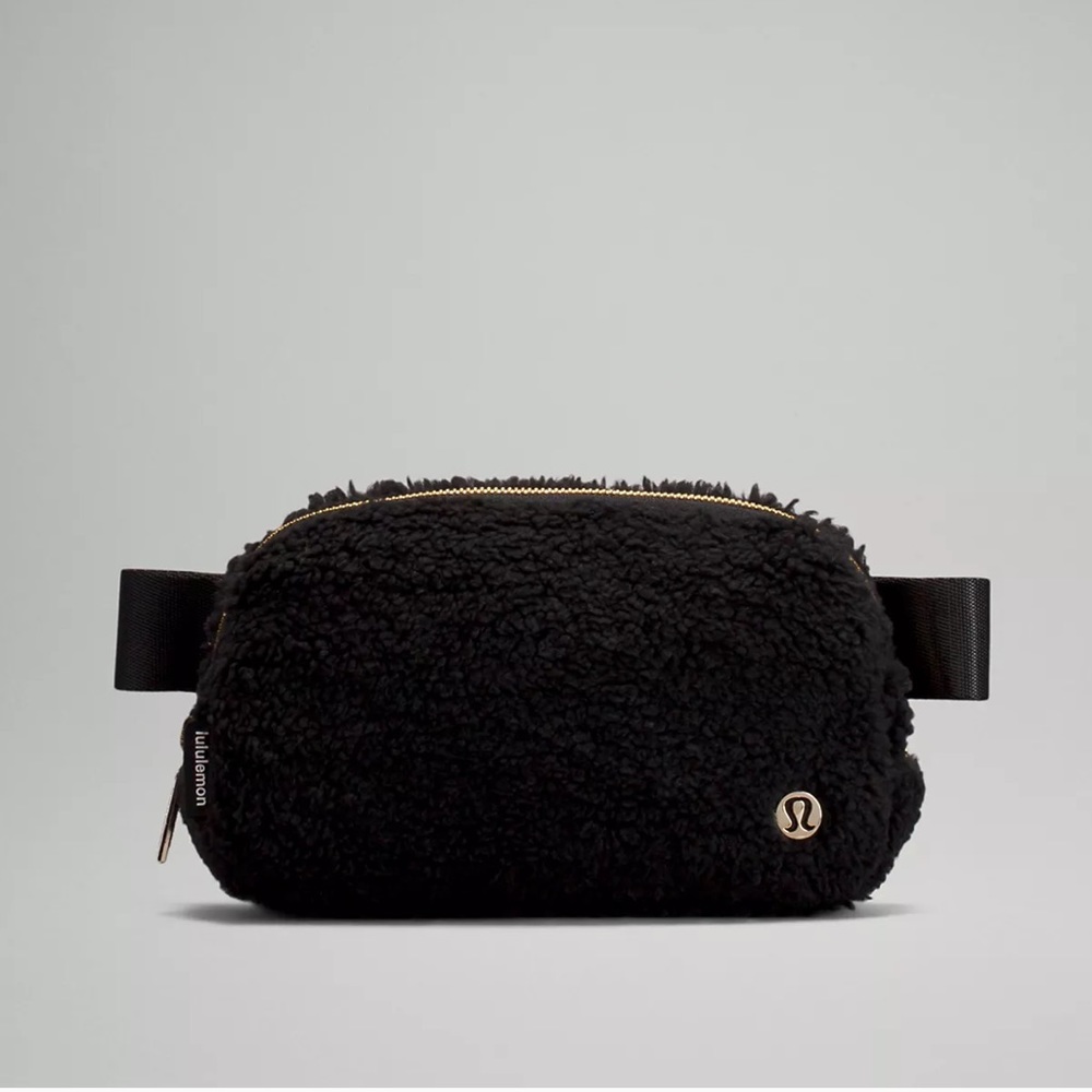 NWT Black Lululemon Fleece Sherpa Everyday Belt Bag!